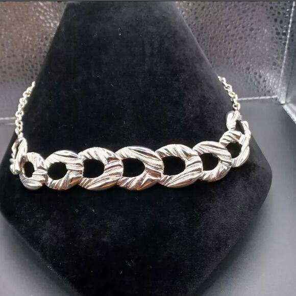 Trifari Marked Silvertone Linked Chain Statement Necklace NWOT - Picture 4 of 4